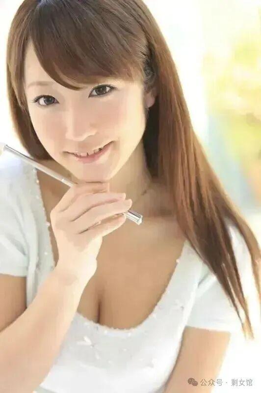 猫咪第一次见到小奶狗的反应，太治愈了 - 百花影院
